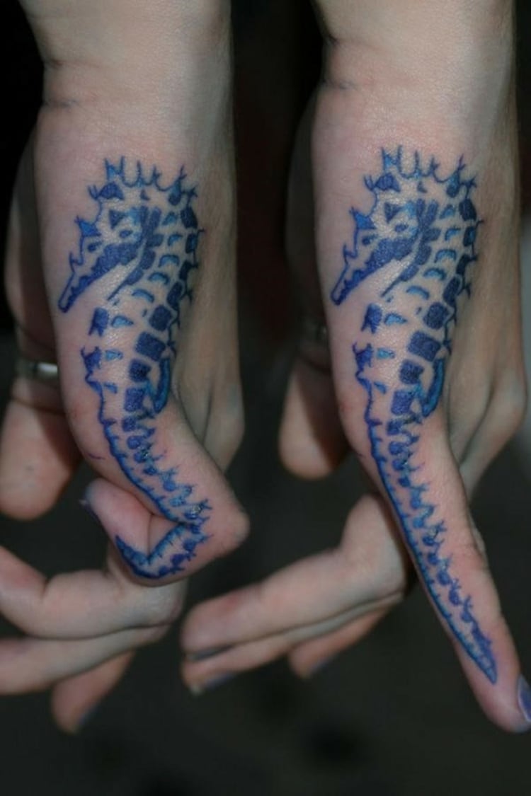 Finger Tattoo Ideen Fur Mann Und Frau Beliebte Motive Mit Symbolik