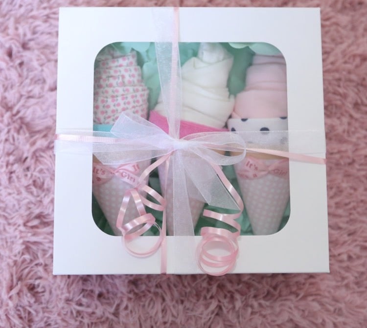 geschenke-zwillinge-geburt-mädchen-verpackung-rosa