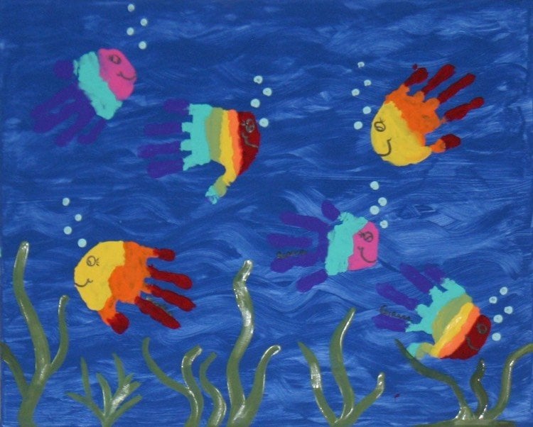 handabdruck-bilder-kinder-fische-sommer-regenbogen-farben
