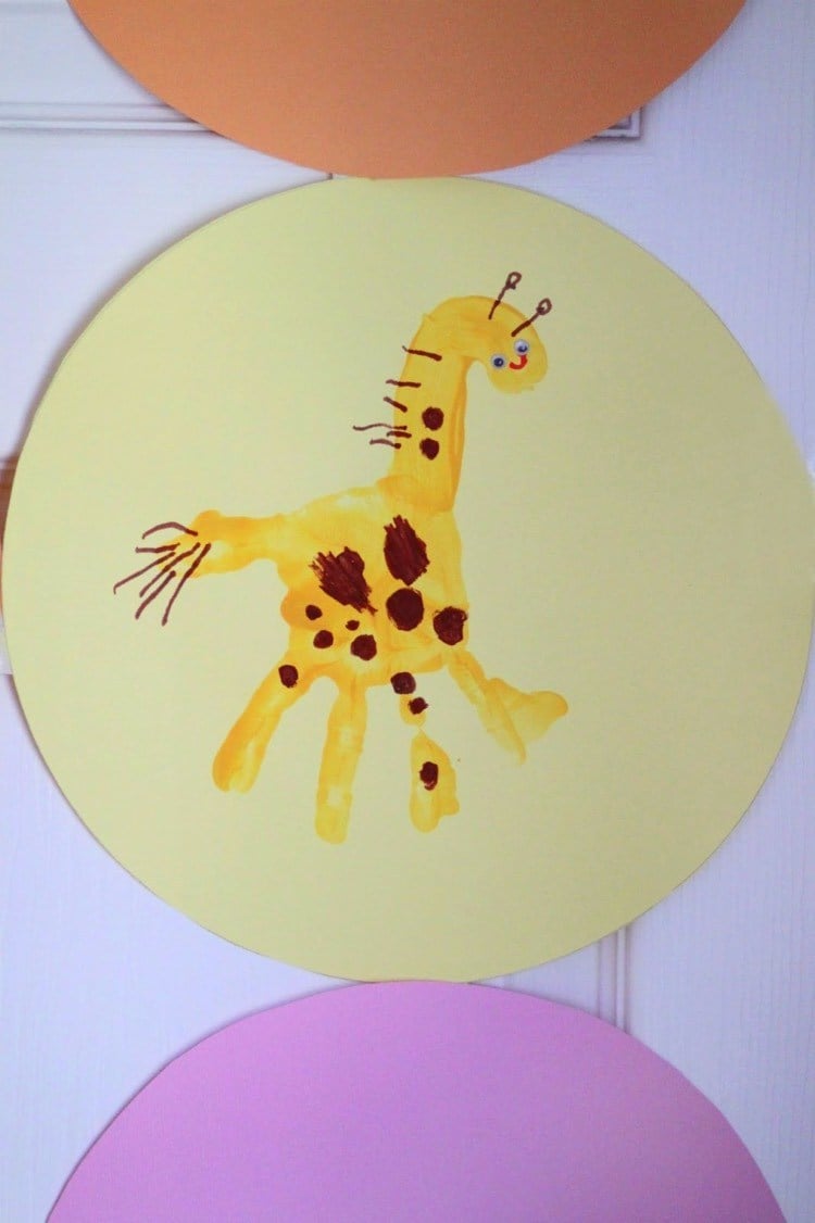 handabdruck-bilder-kinder-giraffe-kindergarten