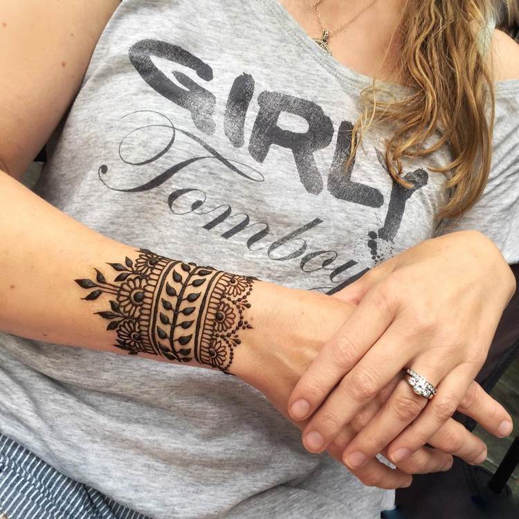 henna-tattoo-selber-machen-arm-armband-temporär
