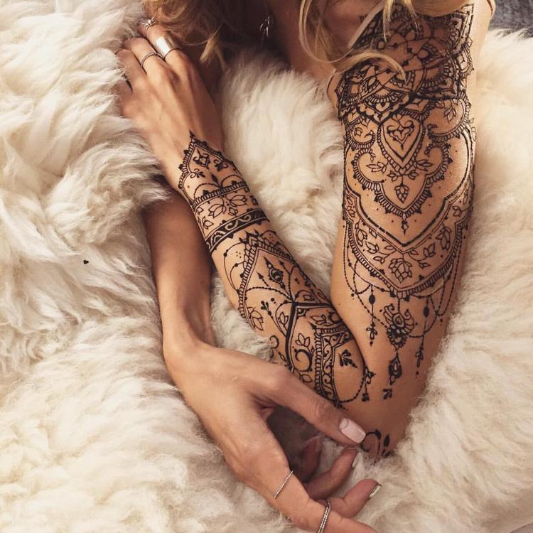 henna-tattoo-selber-machen-schulter-arm-trend