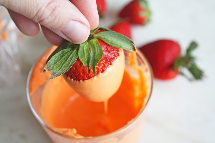 kleine-osterueberraschung-selber-machen-erdbeere-orange-topping