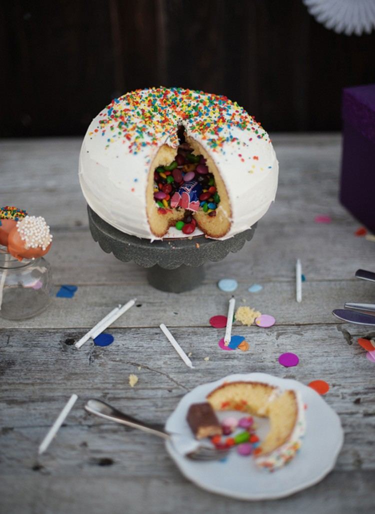 Kuchen mit Überraschung füllung-süßigkeiten-smarties