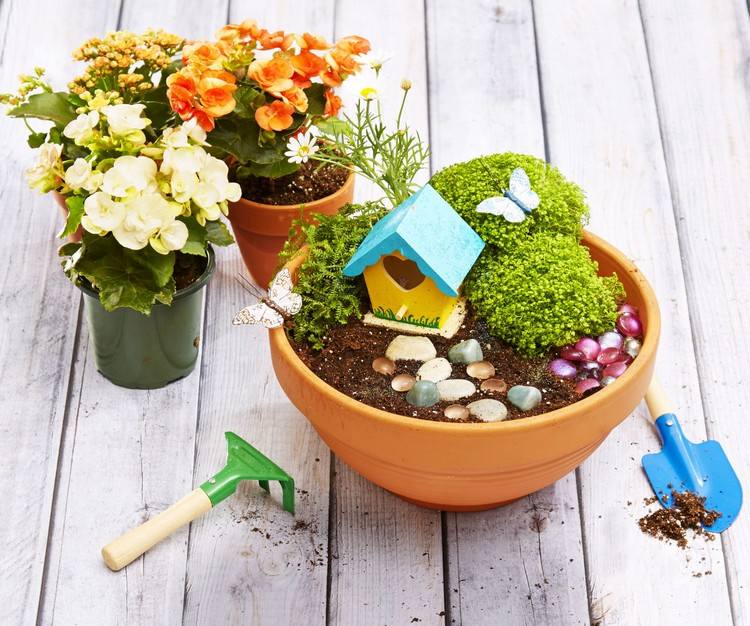 Minigarten gestalten einfach-tontopf-pflanzen-deko