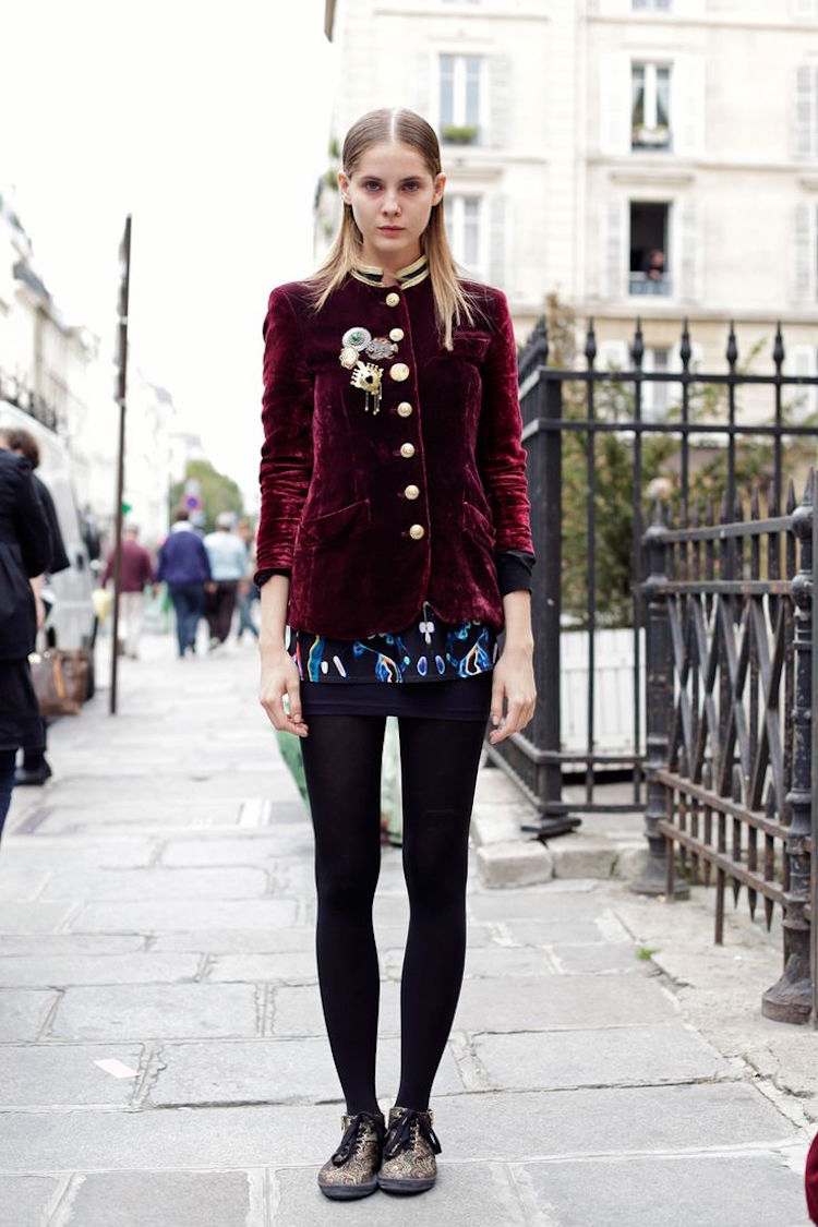 Mode Trend: Samt -outfits-roter-blazer-military