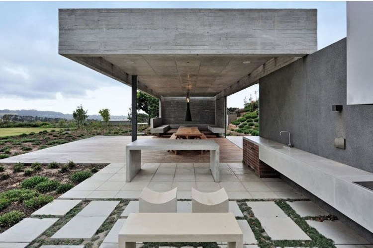 moderne terrassen beton-optik-waschbecken-terrassenplatten-bepflanzung-bodendecker