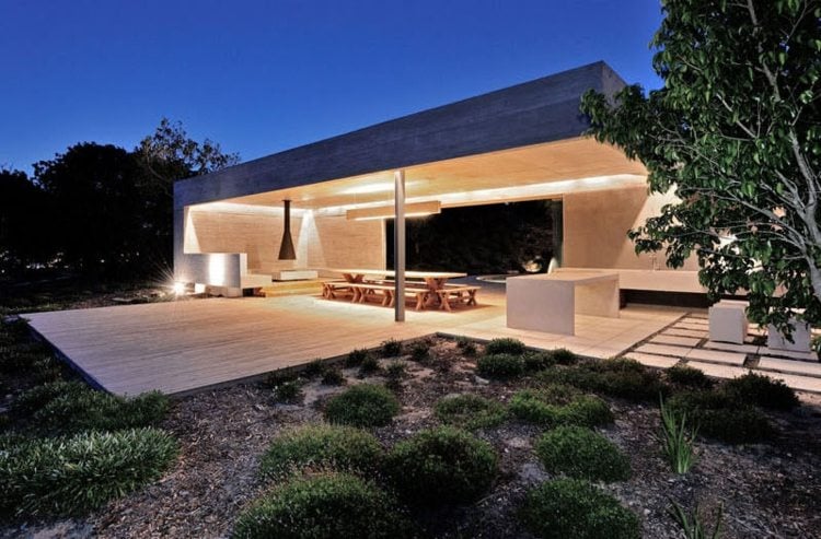 moderne terrassen garten-minimalistisch-kiesbeet-überdachung-beton
