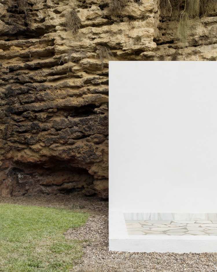naturstein-boden-haus-design-originell-architektur-höhle-terrasse