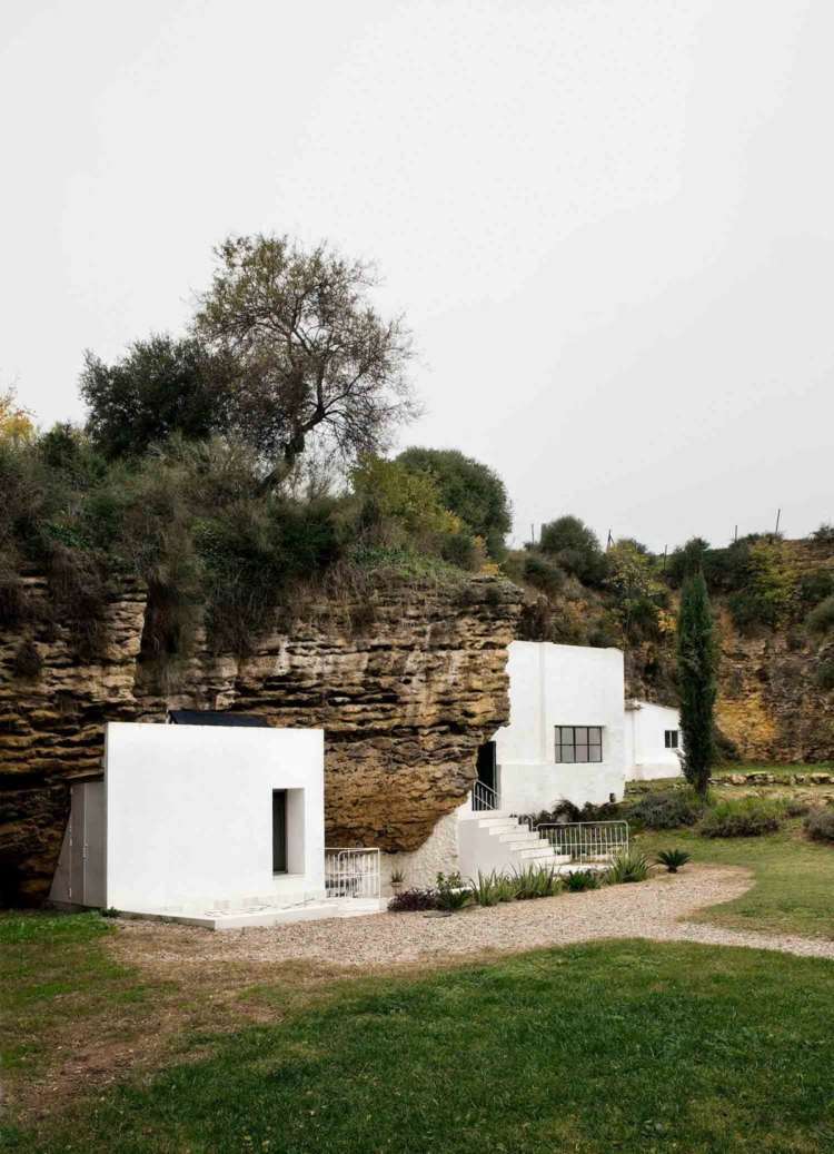 naturstein-boden-spanien-haus-höhle-originell-minimalistisch-gestaltung