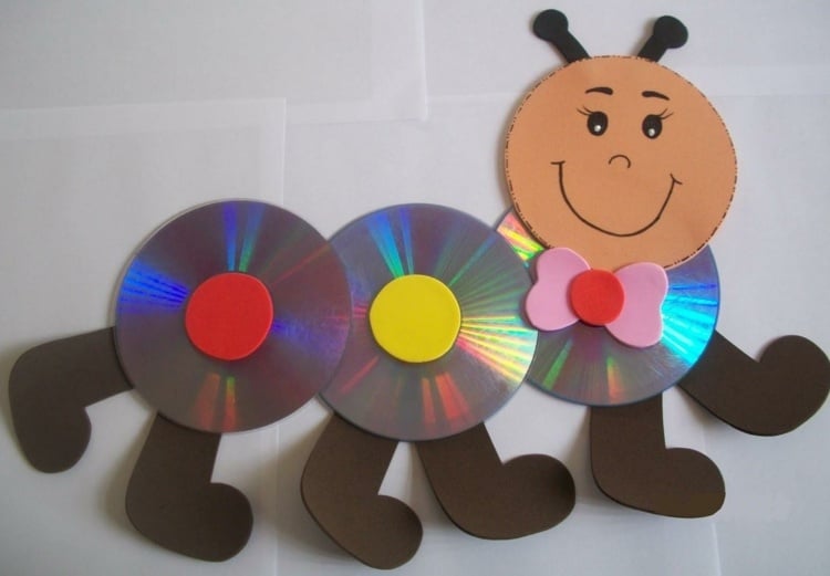 raupe-basteln-idee-cd-kreise-moosgummi-gesicht-beine