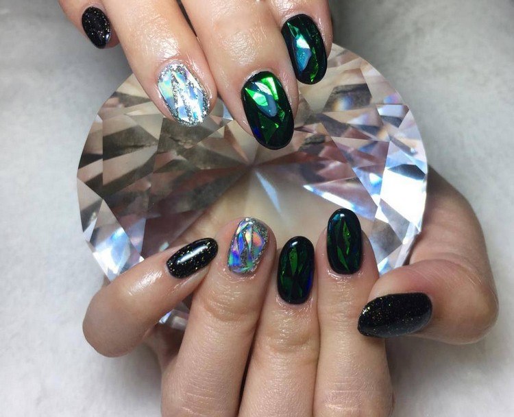 schöne-nageldesigns-glass-nails-diamond-nails-glamourös