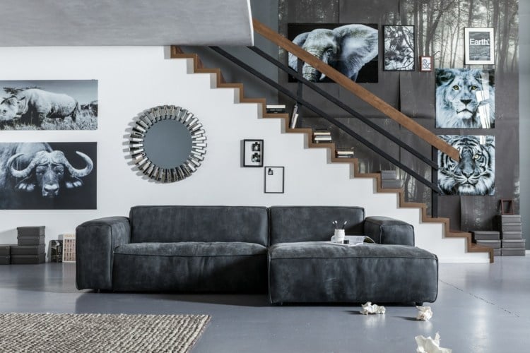 spiegel-wohnzimmer-klein-rund-sprocket-kare-design-rahmen-grau-sofa