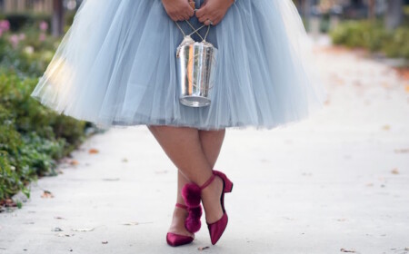 styling-tipps-schlanker-aussehen-tutu-silber-schuhe-rot