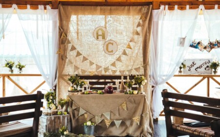 tischdeko-rustikal-jute-tischdecke-wimpelketten-grüne-äpfel