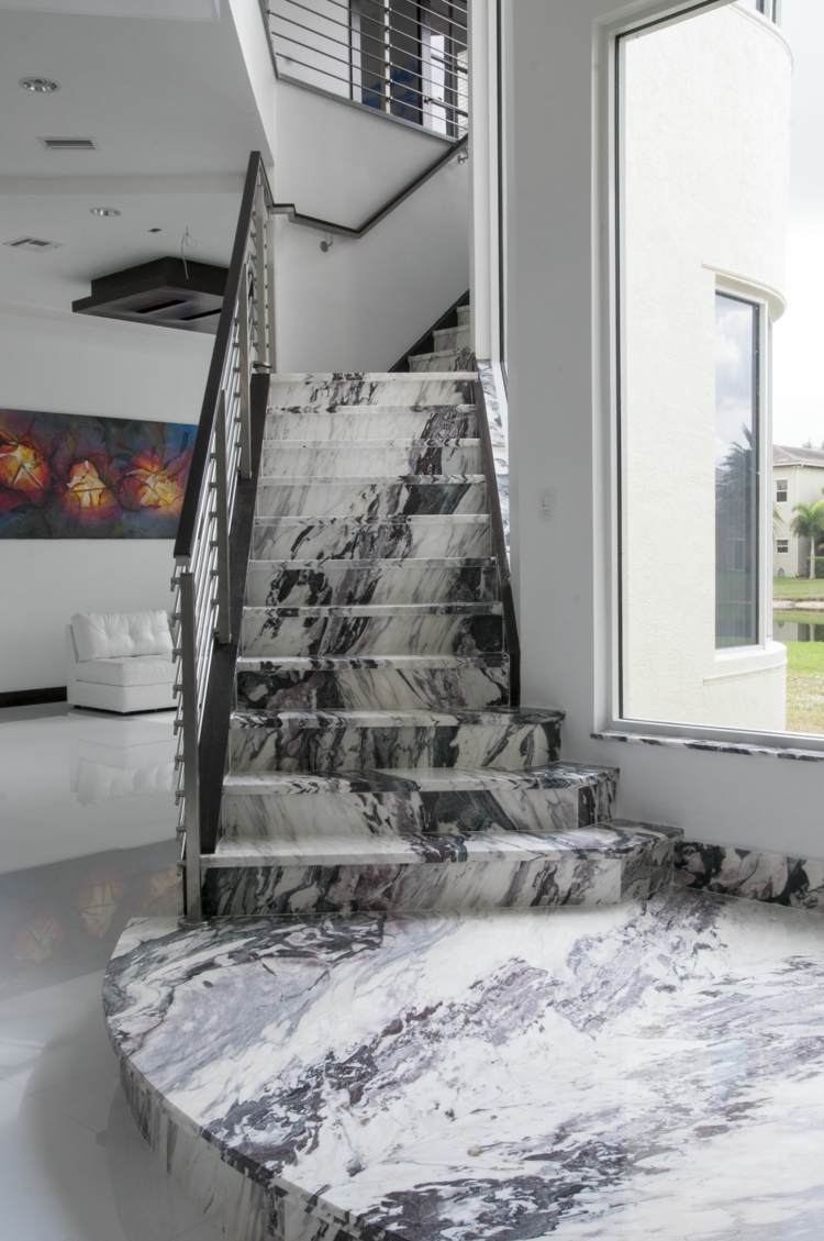 treppe-verkleiden-granit-naturstein-grau-schwarz-weiß-luxuriös-flur-sofa-bild