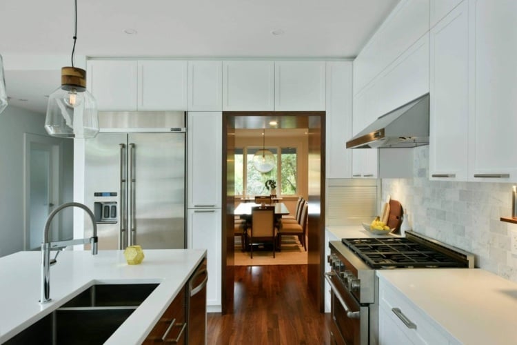 weiße küche esszimmer-kühlschrank-landhausküche-modern