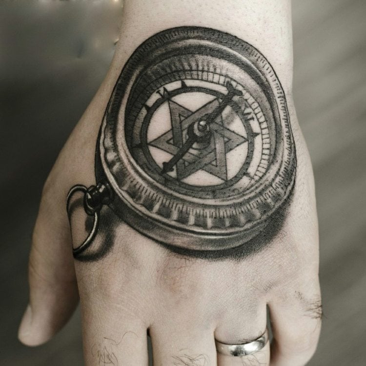 3d-tattoo-kompass-hand-stern-motiv-schwarz-tätowieren