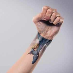 3d tattoo superheld-damen-faust-unterarm-handgelenk