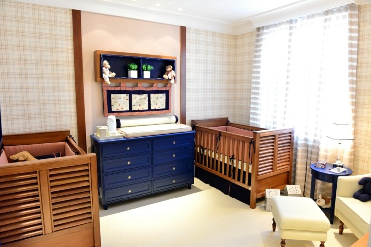 babyzimmer für zwillinge babybetten-dunkles-holz-blau-wickeltisch-schrank