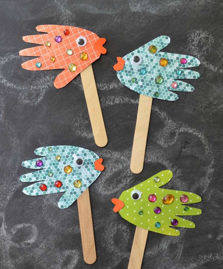 basteln-mit-2jährigen-kindern-handabdrücke-papier-fische