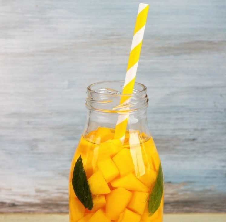 detox-wasser-mango-ananas-exotisch-getränke-körper