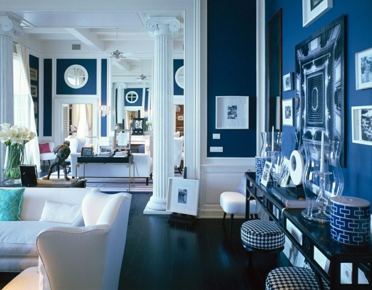 dunkle-wandfarbe-wohnzimmer-blau-weiß-maritimes-ambiente-schick-elegant