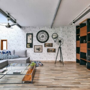 einraumwohnung einrichten wohnzimmer-wohnwand-regal-backstein-weiß-couchtisch-glas