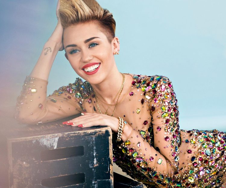 freche-kurzhaarfrisuren-damen-stars-undercut-deckhaar-Miley-cyras