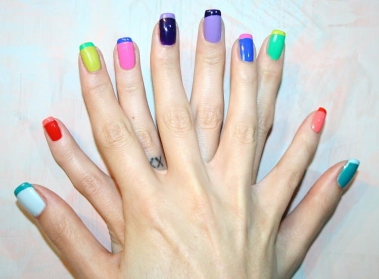 french-nails-farbig-spitzen-bunt-blau-lila-rosa-gelb-grün-mandelförmig