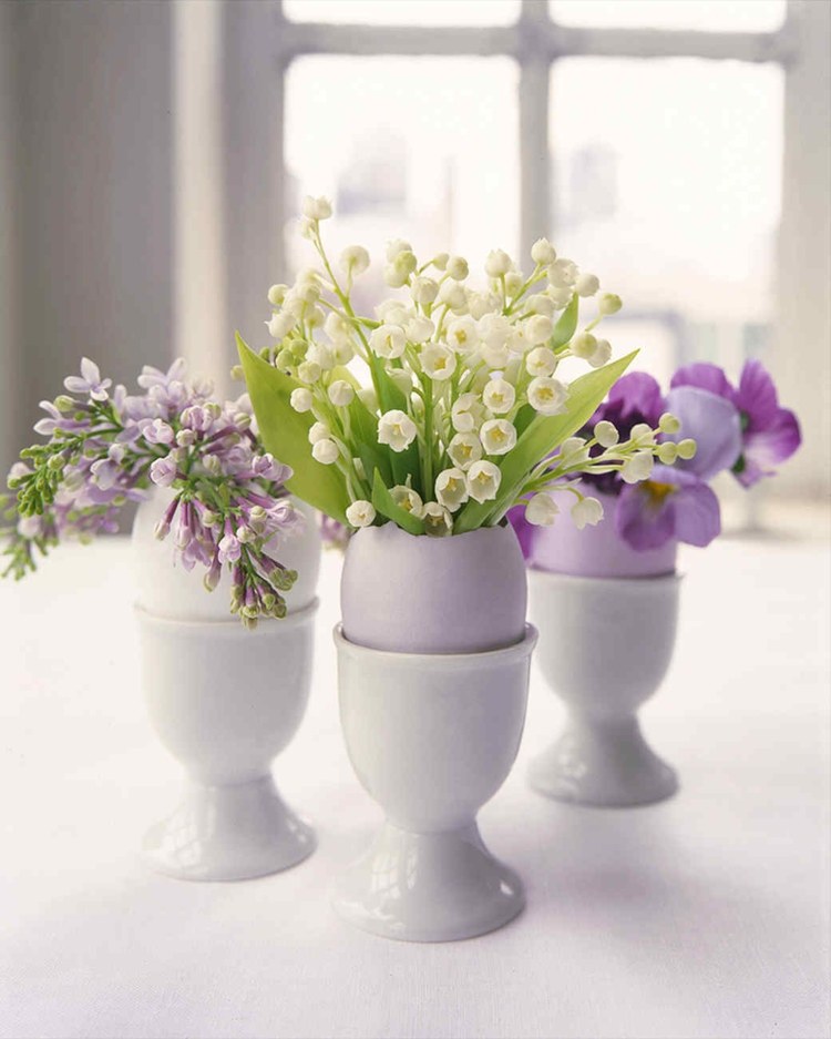 frühlingsdeko-basteln-naturmaterialien-vasen-eierschalen-blumenstrauß-dekoration-lila