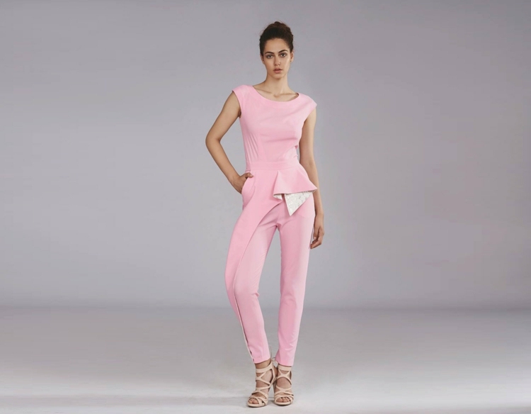 jumpsuit-hochzeit-rosa-gast-brautjungfer-idee-enganliegend-elegant