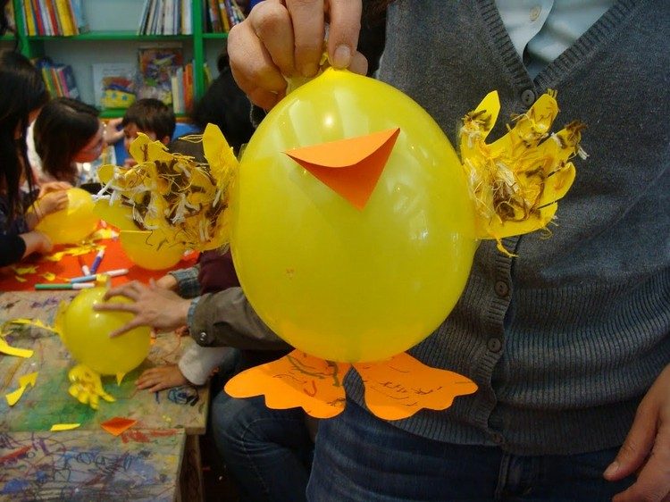 küken-luftballon-basteln-zu-ostern-mit-kindern