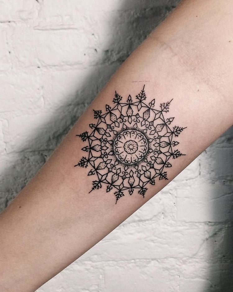 mandala tattoo Unterarm minimalistisch kreis