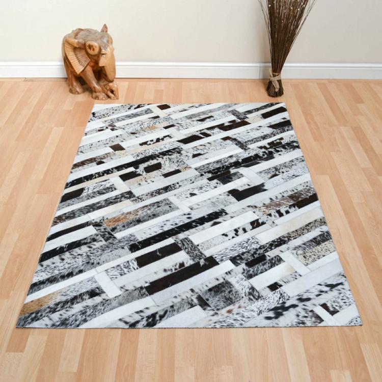 patchwork-teppich-schwarz-weiß-kuhfell-diagonale-streifen