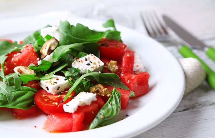 rezepte-stoffwechselkur-salat-tomaten-käse-basilikum