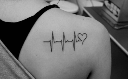 tattoo-herzschlag-schulterblatt-frau-ekg-linie-herz
