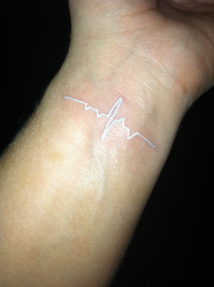 ekg heartbeat herzschlag rhythm ecg weiße meaning tracing