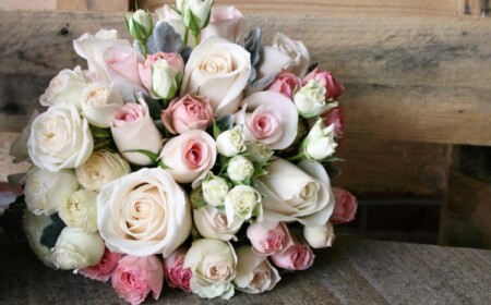 vintage-brautstrauß-rosen-pastellfarben-zartrosa-weiß-cremweiß-blüten-groß-klein-form-rund-resized