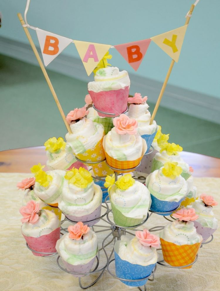 windeltorte-selber-machen-cupcakes-bunt-pampers-baby-party