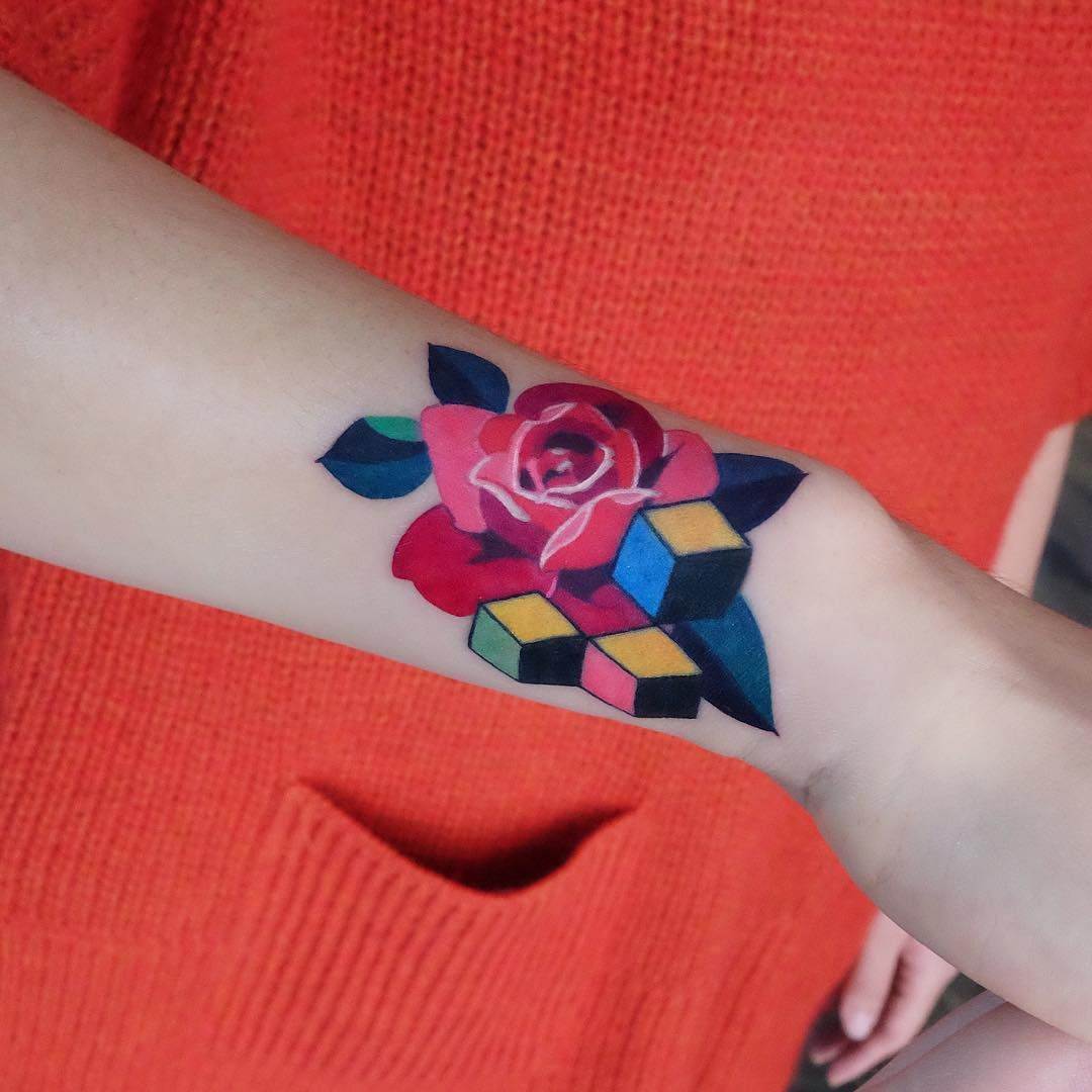 Rosen tattoo arm frau