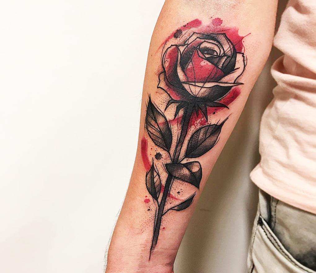Tattoo Unterarm Rose schwarz rot Tattoodesign Polka Trash Tattootrends