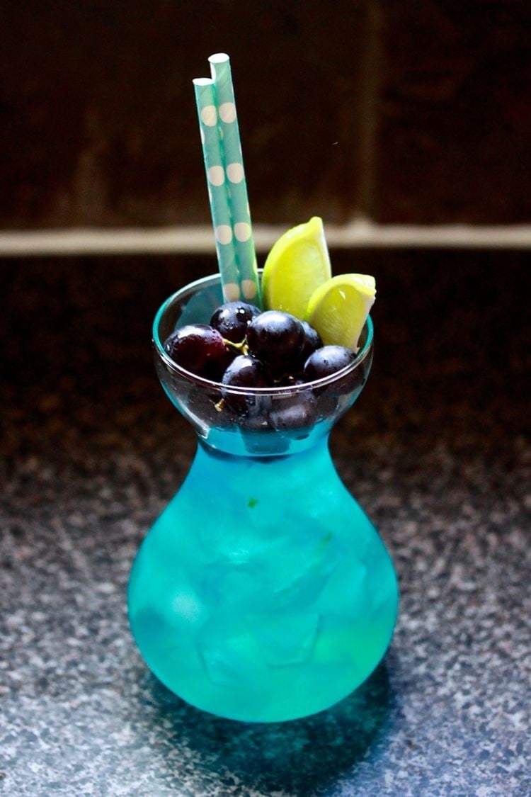 blau-limette-weintrauben-cocktail