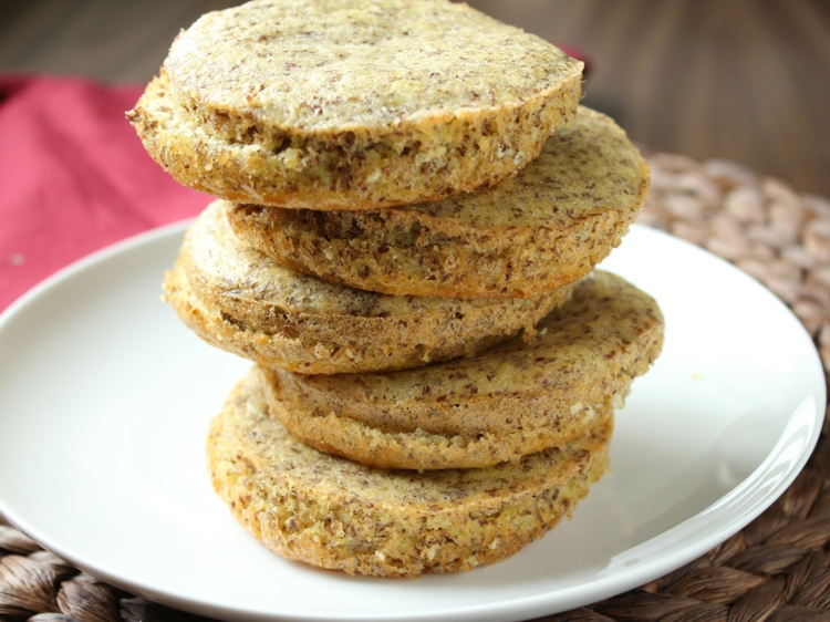 brötchen-vollkorm-stapel-teller