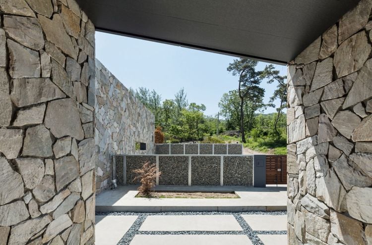 Bungalow Haus -naturstein-modernes-wohnen-garten-japanisch-minimalistisch
