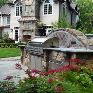 grillplatz-garten-selber-bauen-naturstein-outdoor-küche