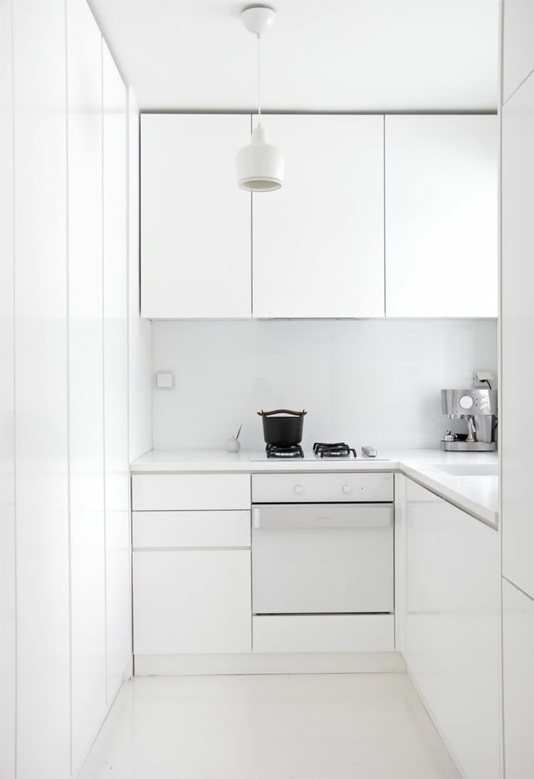kleine küche monochrom-weiß-helle-einrichtung-tipps-ideen