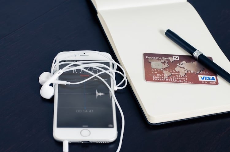 Mode online kaufen -shopping-kreditkarte-app-smartphone