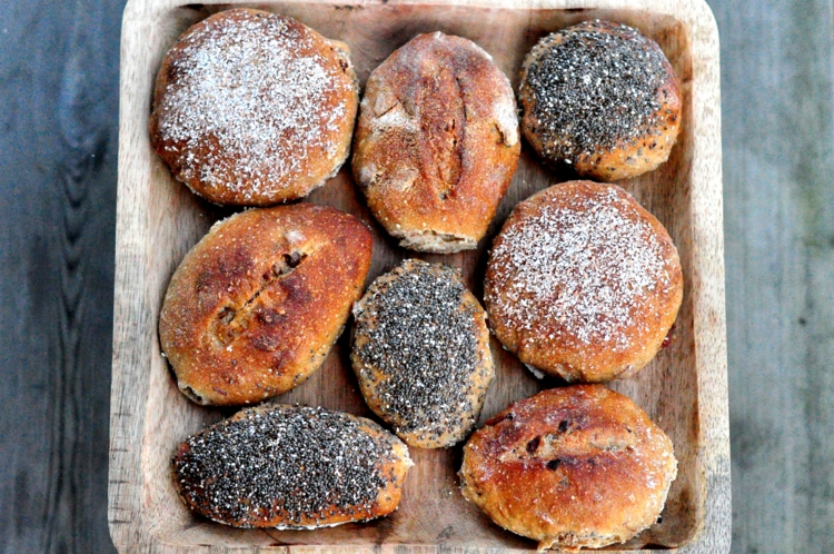mohn-kokos-nüsse-brötchen