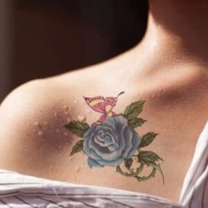 rosenranke-tattoo-bedeutung-blaue-rose